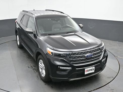 Used 2020 Ford Explorer XLT w/ Equipment Group 202A AWD/4WD image 31