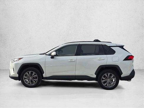 Used 2022 Toyota RAV4 XLE Premium AWD/4WD image 9