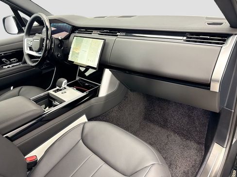 New 2026 Land Rover Range Rover SE image 16