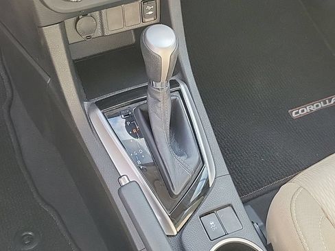 Used 2015 Toyota Corolla LE FWD image 27
