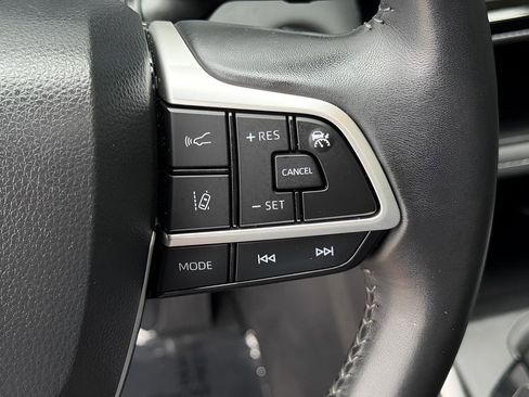 Used 2023 Toyota Highlander XSE FWD image 41