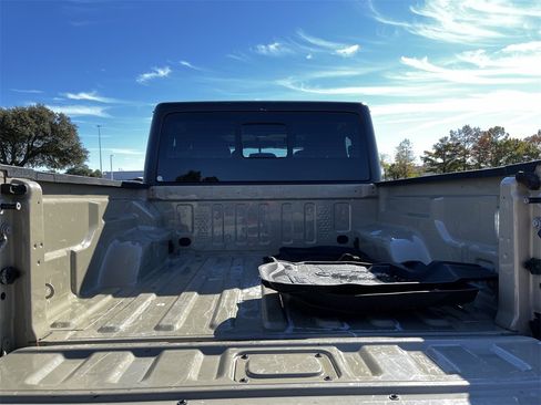 Used 2020 Jeep Gladiator Sport image 27