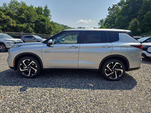 New 2025 Mitsubishi Outlander SE image 7
