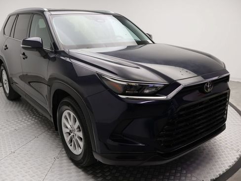 Certified 2024 Toyota Grand Highlander FWD image 6