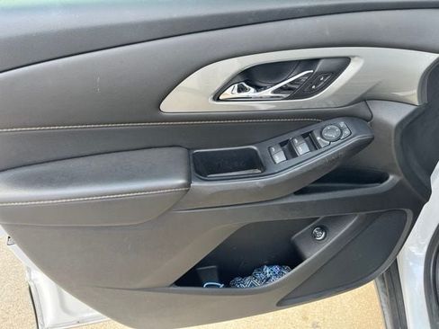 Used 2020 Chevrolet Traverse LT w/ LPO, Floor Liner Package FWD image 15