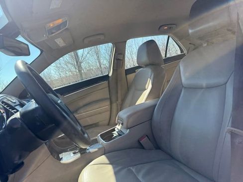 Used 2014 Chrysler 300 w/ Driver Convenience Group image 11