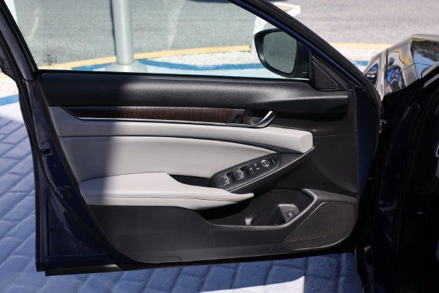 Used 2018 Honda Accord EX image 11