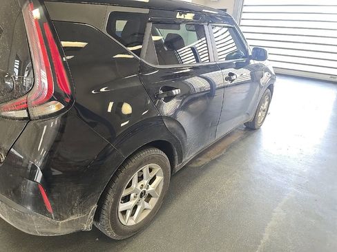 Used 2025 Kia Soul LX w/ LX Technology Package image 4