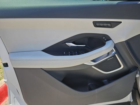 Used 2018 Jaguar E-PACE SE image 27