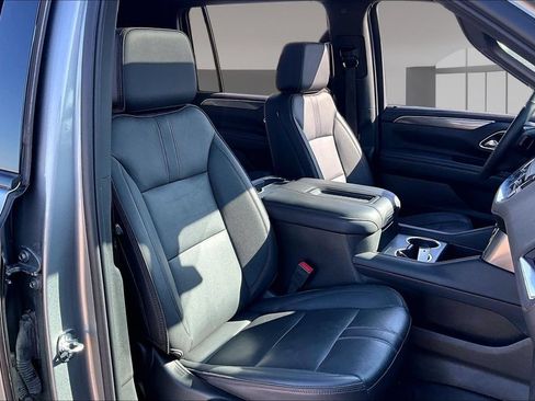 Used 2024 Chevrolet Suburban RST w/ Luxury Package AWD/4WD image 7