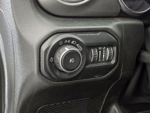 Used 2019 Jeep Wrangler Unlimited Sahara image 24