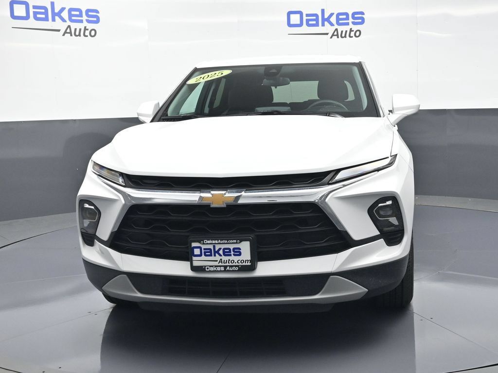 Used 2025 Chevrolet Blazer LT AWD/4WD image 3