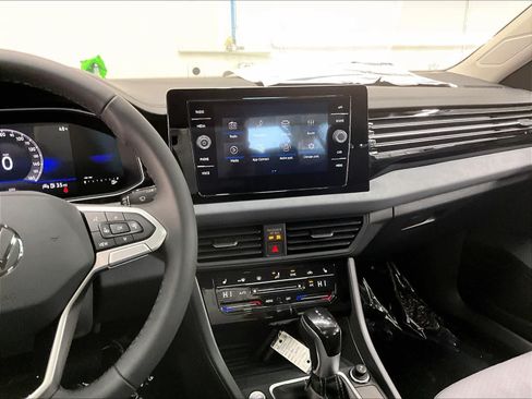 New 2026 Volkswagen Jetta SE FWD image 7