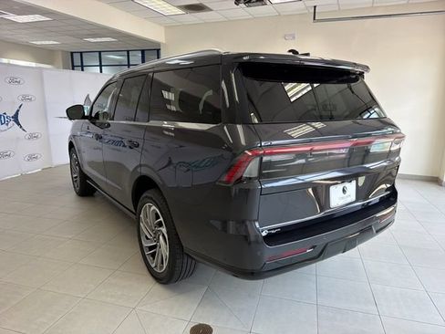 Used 2025 Lincoln Navigator Reserve AWD/4WD image 5
