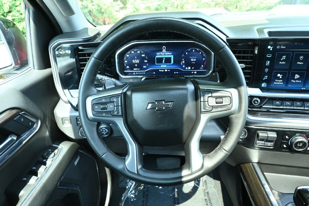 Used 2024 Chevrolet Silverado 1500 LT Trail Boss w/ LT Trail Boss Premium Package AWD/4WD image 17