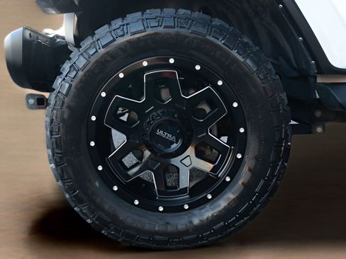 Used 2022 Jeep Wrangler Unlimited Sahara AWD/4WD image 25