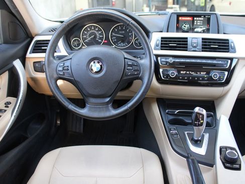 Used 2018 BMW 320i Sedan RWD image 16