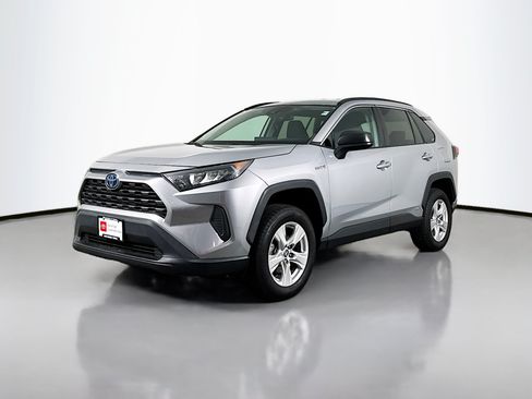 Used 2021 Toyota RAV4 LE AWD/4WD image 3
