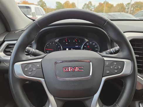 Used 2023 GMC Acadia SLT image 12