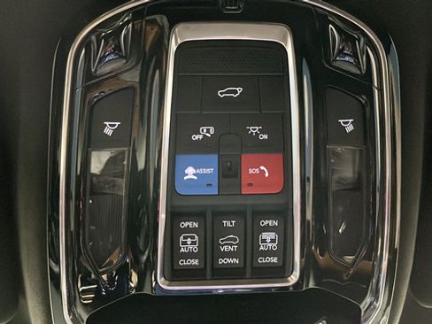 Used 2022 Jeep Grand Wagoneer Series III w/ Rear Seat Video Group 1 AWD/4WD image 38