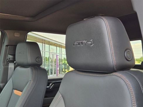 Used 2026 GMC Sierra 2500 AT4 w/ AT4 Preferred Package AWD/4WD image 12