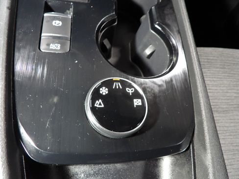 Used 2021 Nissan Rogue S AWD/4WD image 12