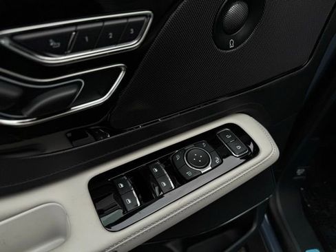 New 2026 Lincoln Aviator AWD image 15