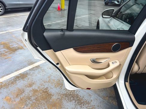 Used 2022 Mercedes-Benz GLC 300 4MATIC image 15