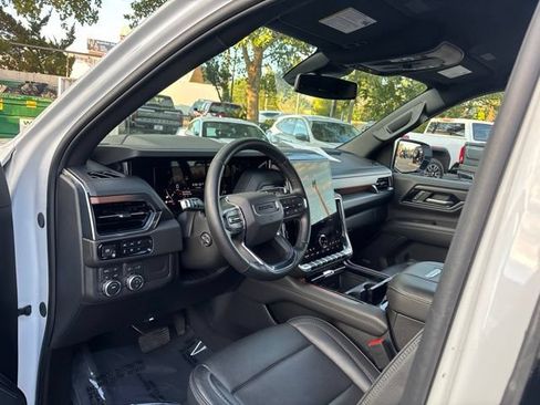 Used 2025 GMC Yukon Denali AWD/4WD image 11