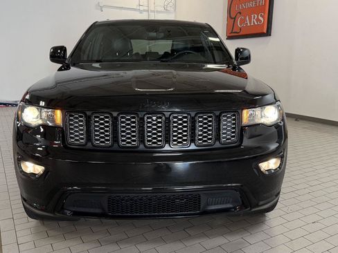 Used 2018 Jeep Grand Cherokee Altitude AWD/4WD image 15