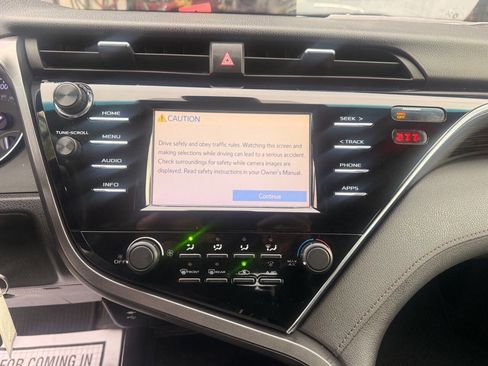 Used 2018 Toyota Camry LE FWD image 18