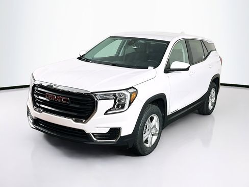 Used 2024 GMC Terrain SLE image 3