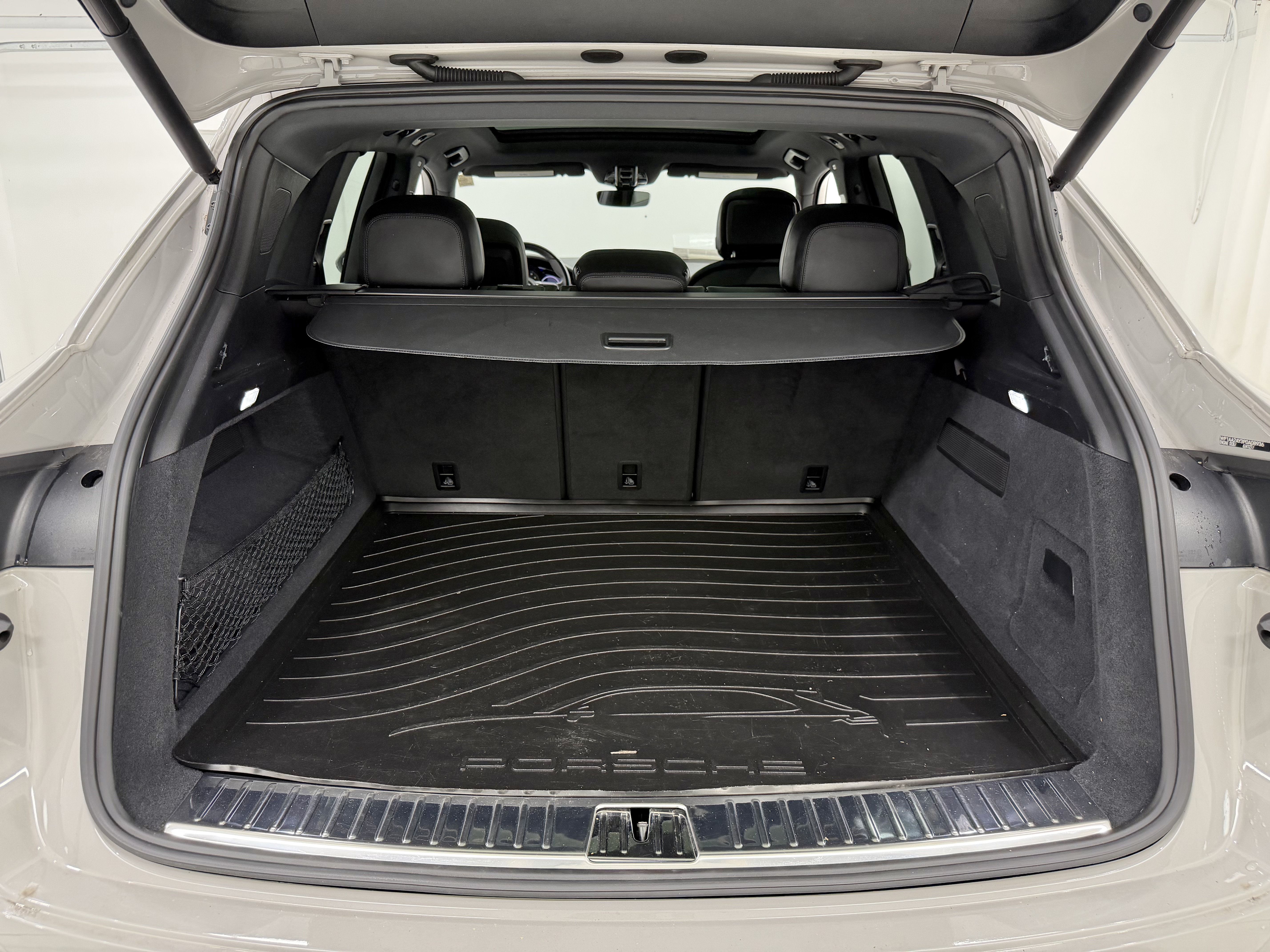 Certified 2023 Porsche Cayenne w/ Premium Package AWD/4WD image 63