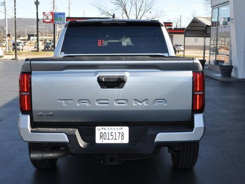 Used 2025 Toyota Tacoma 4x4 Double Cab image 5