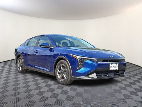 Certified 2025 Kia K4 FWD image 1