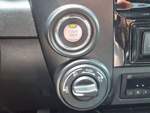 Used 2021 Nissan Titan PRO-4X w/ Pro-4x Convenience Package AWD/4WD image 20