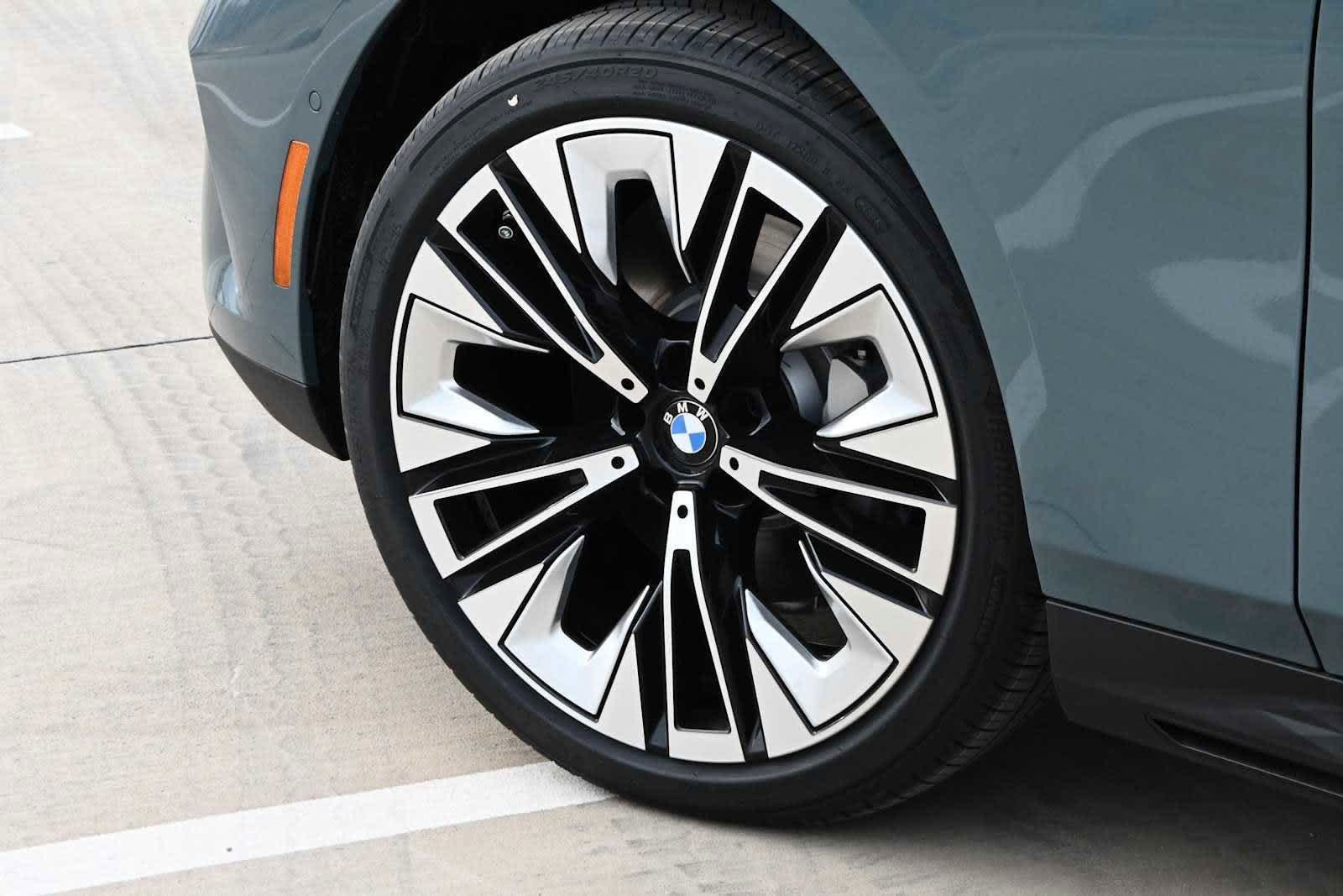 Used 2026 BMW 530i w/ Executive Package RWD image 3