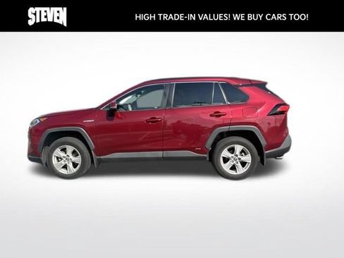 Used 2020 Toyota RAV4 XLE w/ Carpet Mat Package AWD/4WD image 3