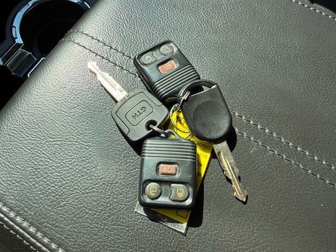 Used 2010 Ford F250 Lariat image 26