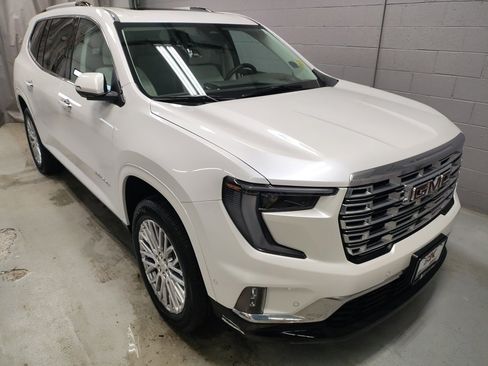 Used 2025 GMC Acadia Denali w/ Super Cruise Package image 5