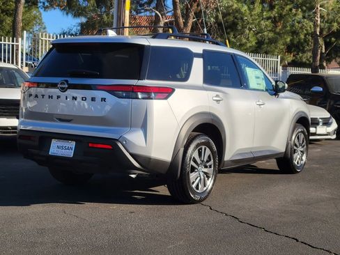 New 2025 Nissan Pathfinder SV w/ Black Appearance Package image 2