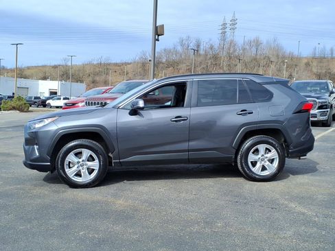 Used 2021 Toyota RAV4 XLE image 2