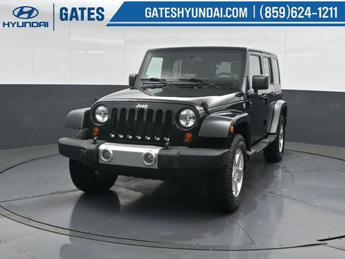 Used 2009 Jeep Wrangler Unlimited Sahara AWD/4WD image 6