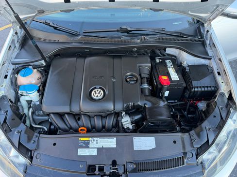 Used 2013 Volkswagen Golf 2.5L Hatchback 4D image 3