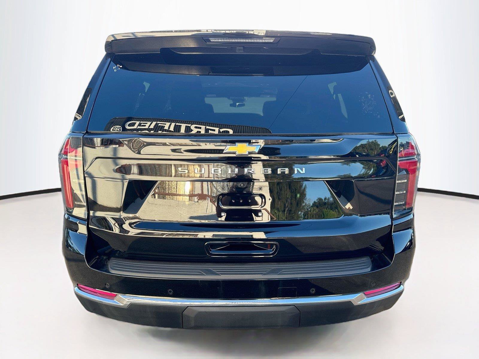 Used 2026 Chevrolet Suburban LS RWD image 4