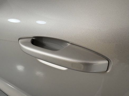 Used 2024 Volvo XC40 B5 Core image 12