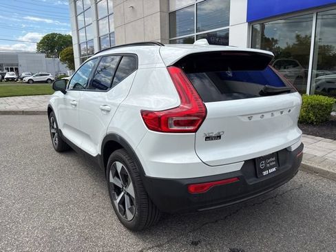 Used 2025 Volvo XC40 B5 Plus AWD/4WD image 3