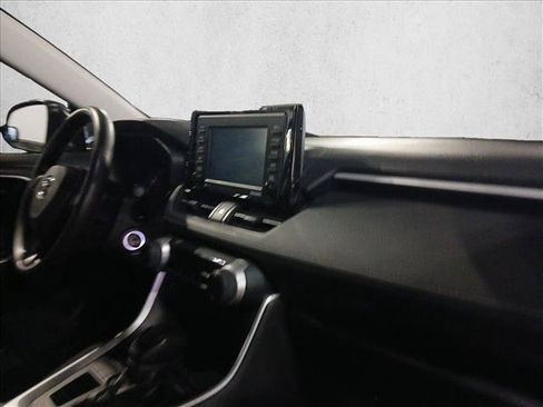 Used 2021 Toyota RAV4 LE FWD image 14