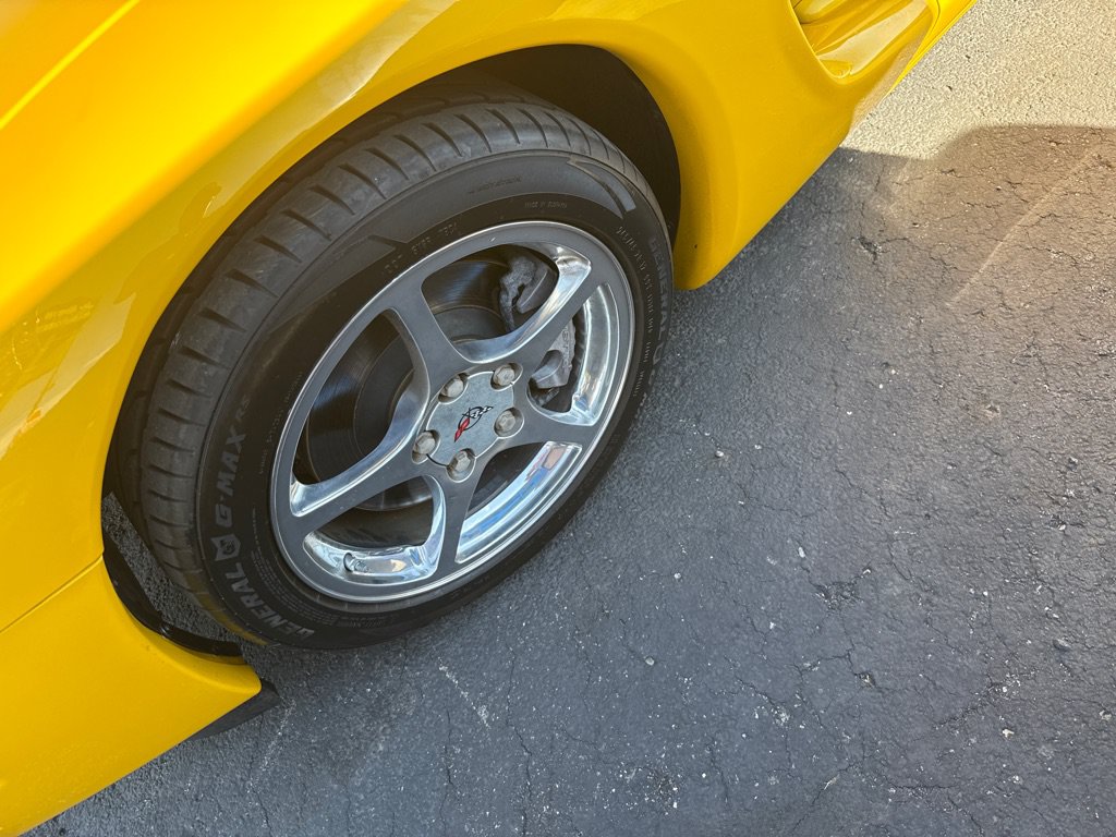 Used 2000 Chevrolet Corvette Coupe w/ Roof Pkg RWD image 4