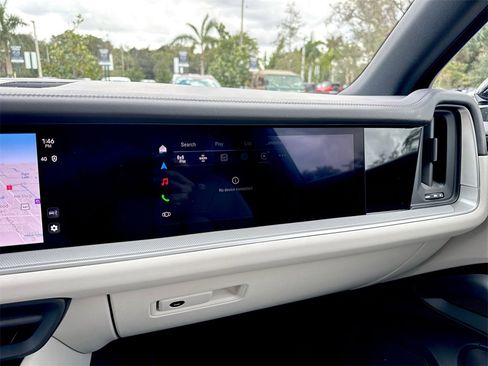 Used 2024 Porsche Cayenne S image 59